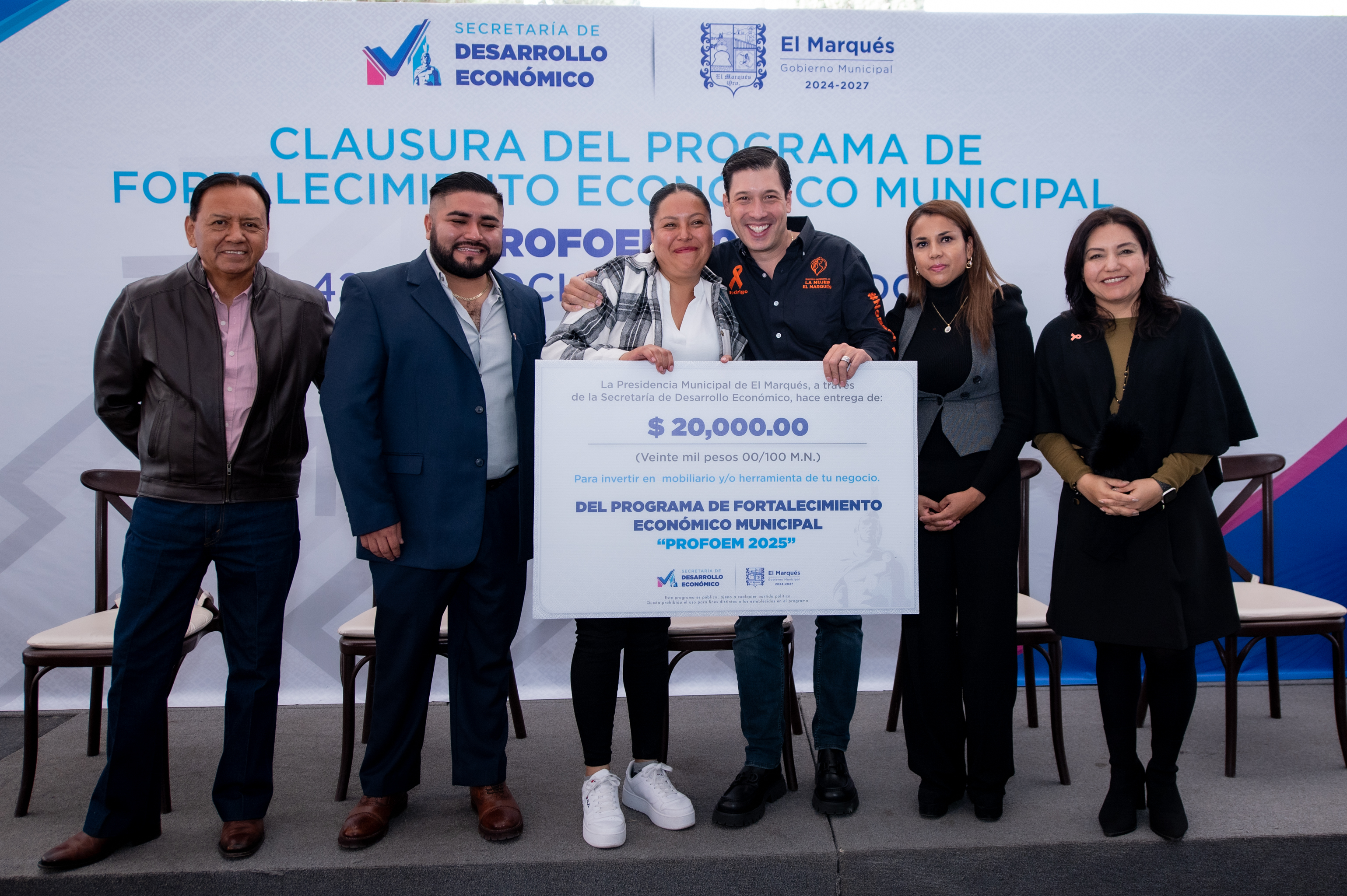 Rodrigo Monsalvo entrega apoyos económicos a 429 micro y pequeños empresarios de El Marqués